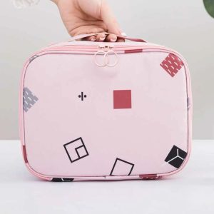 کیف ارایشی هندسی شین